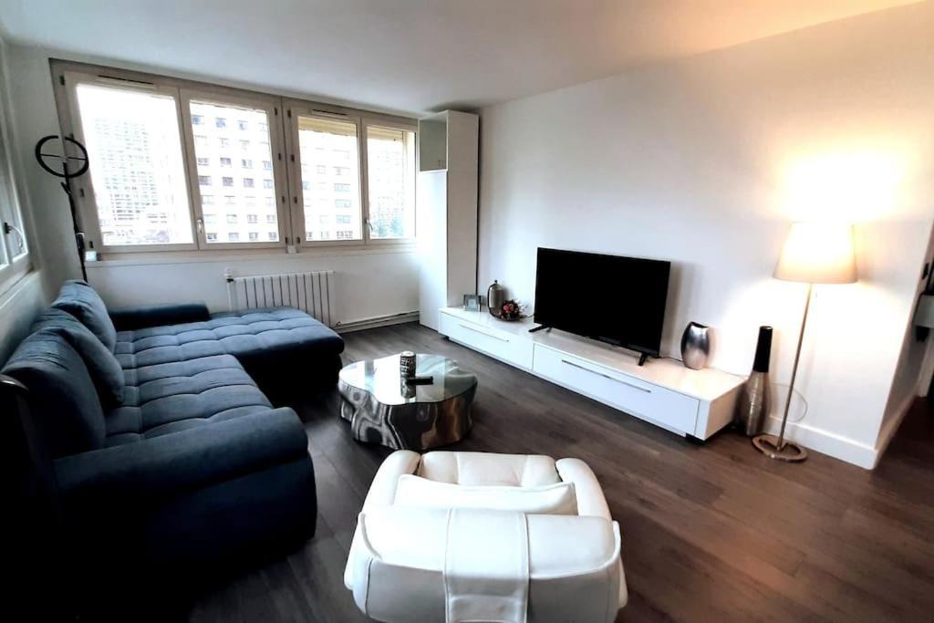 Appartement Spacious In Place Des Fetes *