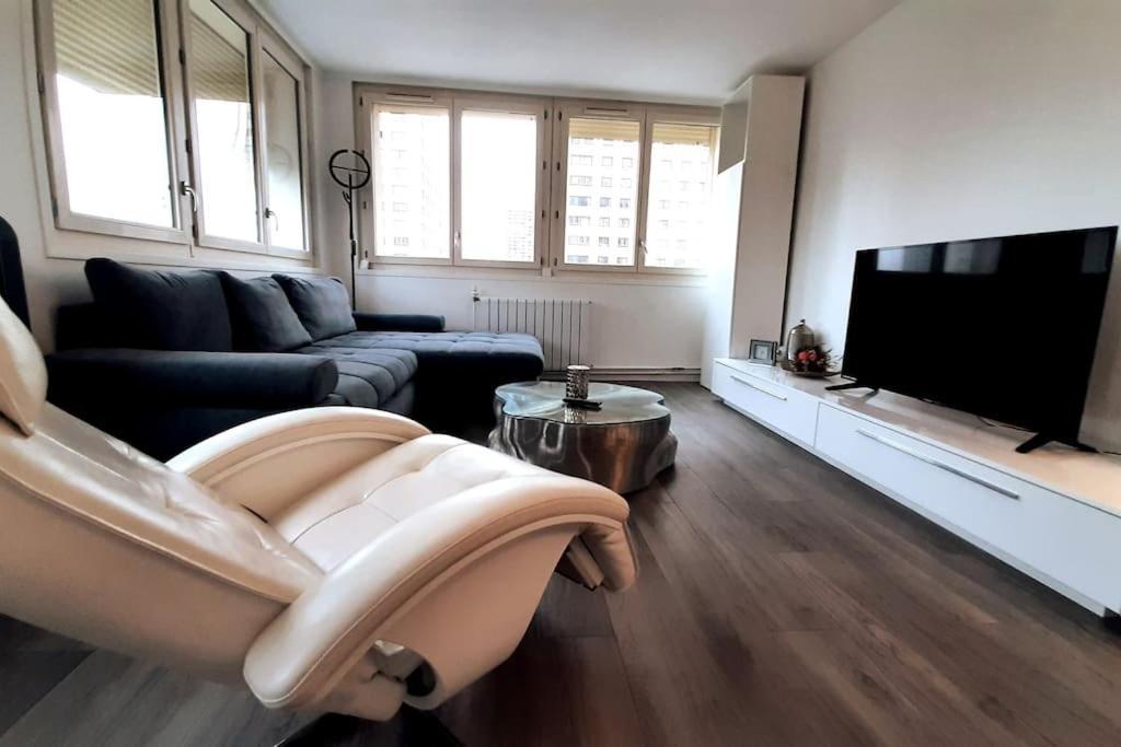 Spacious In Place Des Fetes Appartement Parijs