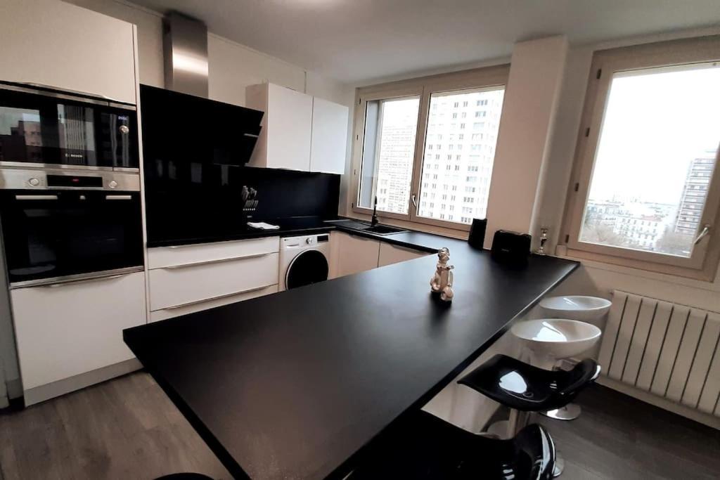 Spacious In Place Des Fetes Appartement