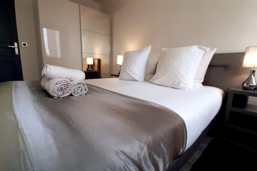 Spacious In Place Des Fetes Appartement Parijs